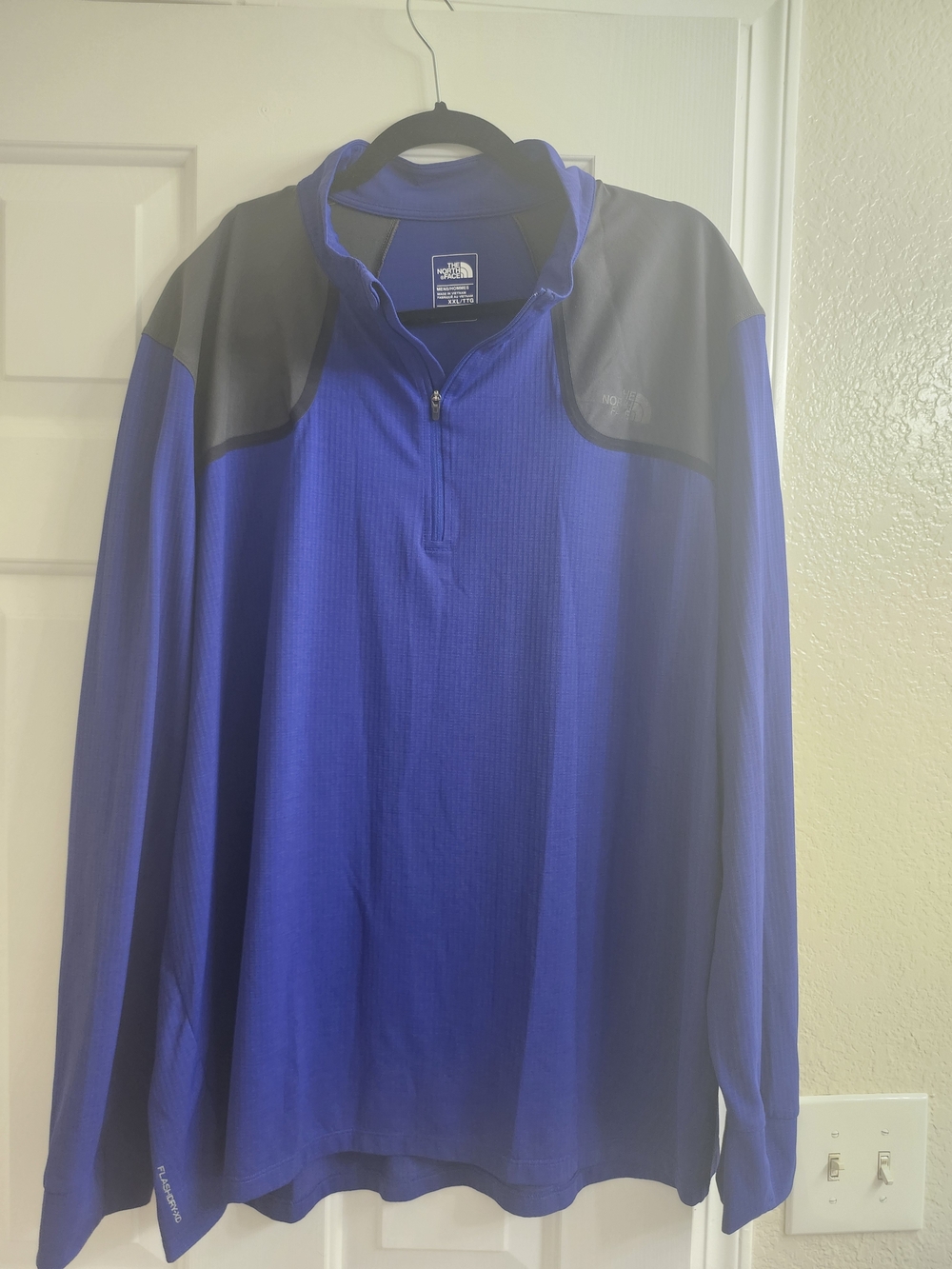 The North Face Men’s Blue Quarter-Zip Pullover Jacket